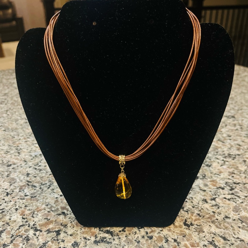 Elegant Amber Pendant Necklace